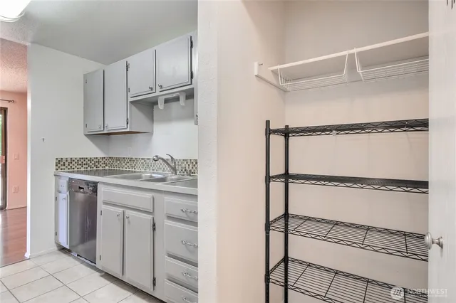 $2,400 | 12421 74th Lane South, Unit 20, Seattle, WA 98178