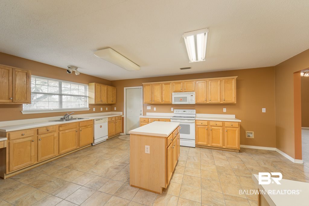 1457 Hunters Ridge Drive West Mobile, AL 36695 - Photo 3 of 23