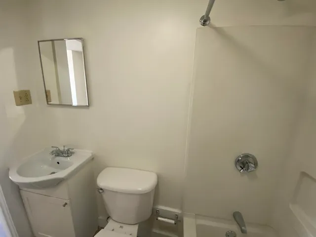 $1,854 | 190 Second Street, Unit 3, Manchester, NH 03102