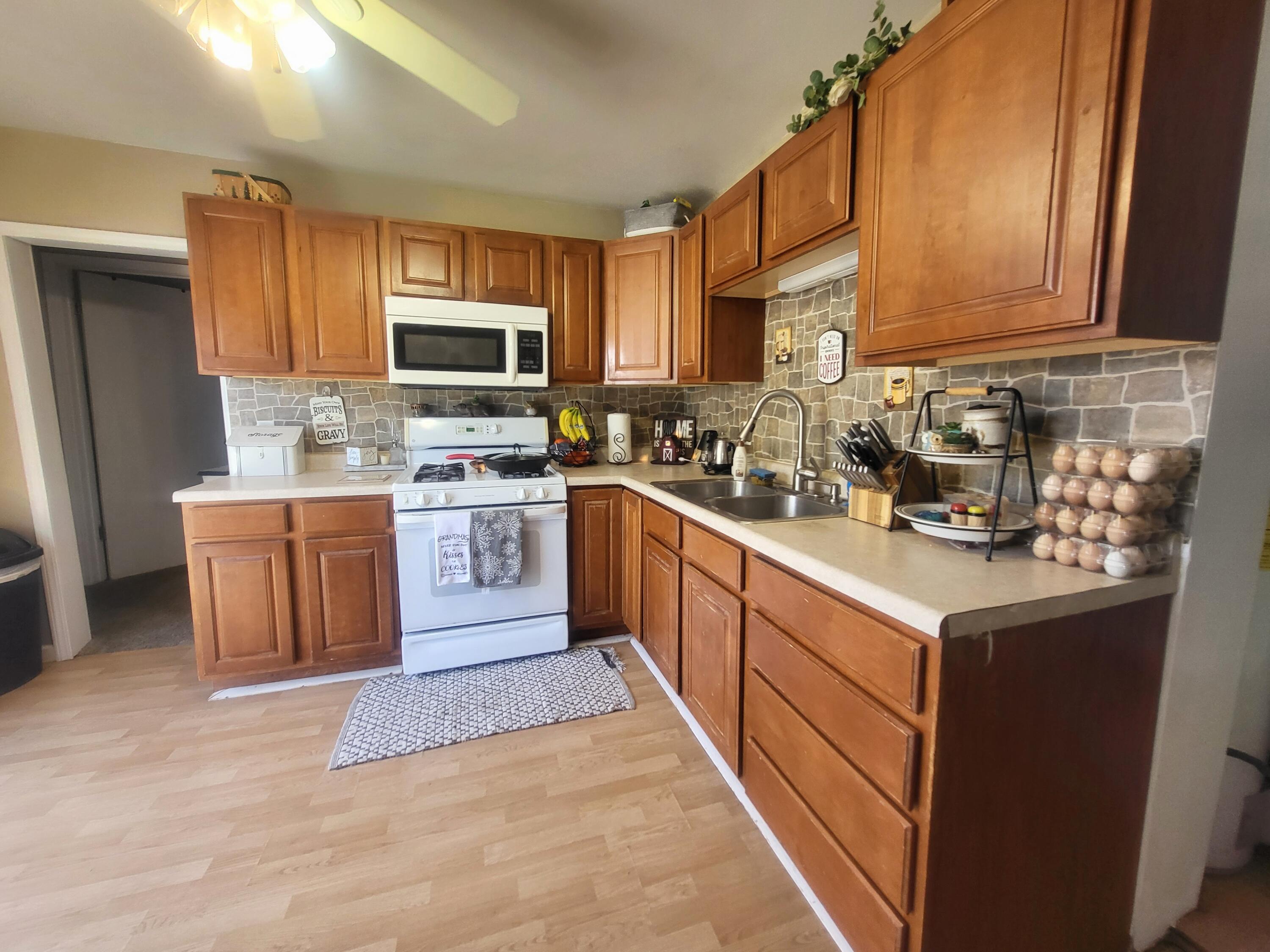4018 East Kellar Street DeMotte, IN 46310 - Photo 6 of 17 3000x2250