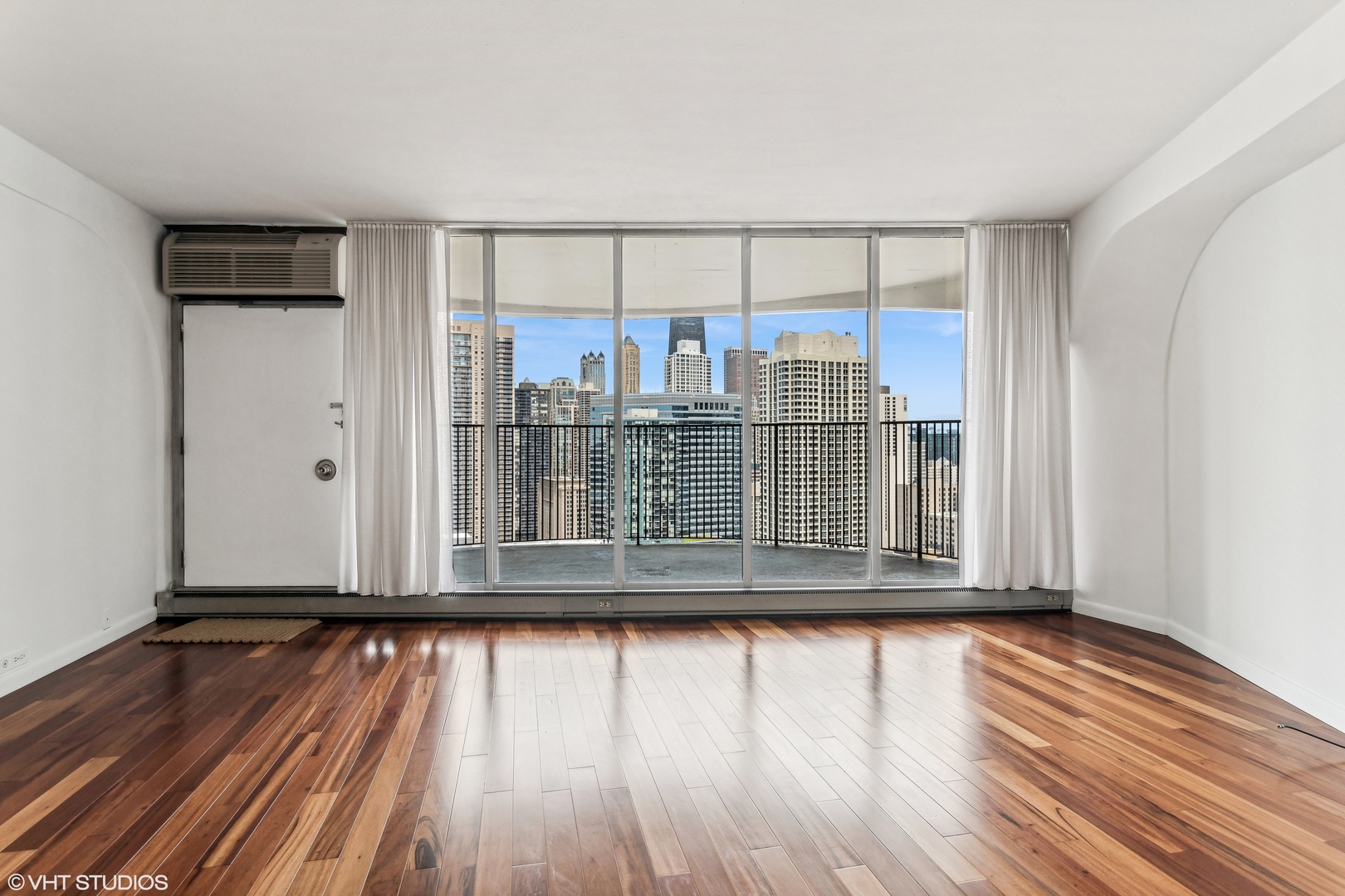 300 North State Street, Unit 3706 Chicago, IL 60654 - Photo 4 of 14