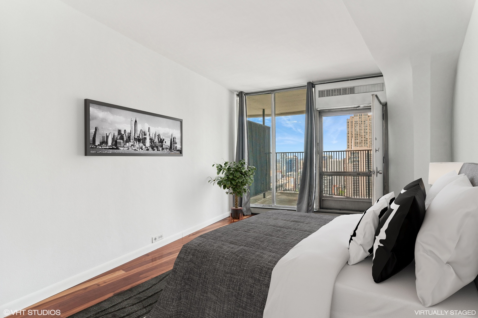 300 North State Street, Unit 3706 Chicago, IL 60654 - Photo 8 of 14
