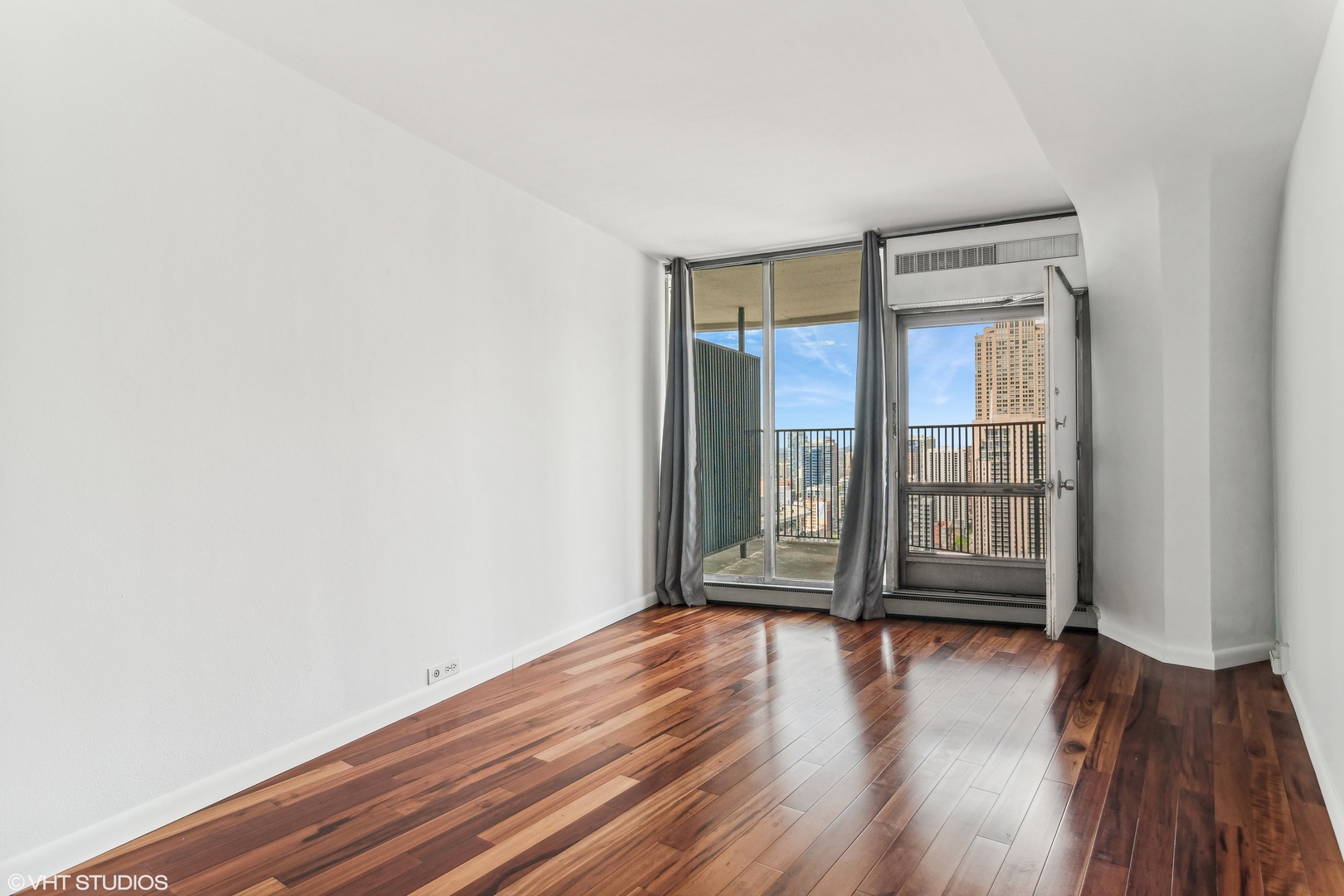 300 North State Street, Unit 3706 Chicago, IL 60654 - Photo 9 of 14