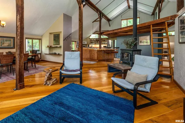 $725,000 | 310 Cross Creek Lane, Cobden, IL 62920