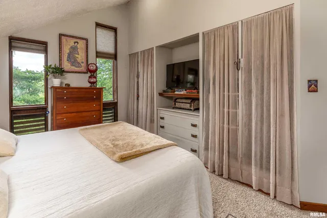 $725,000 | 310 Cross Creek Lane, Cobden, IL 62920