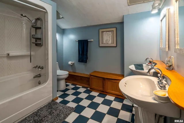 $725,000 | 310 Cross Creek Lane, Cobden, IL 62920