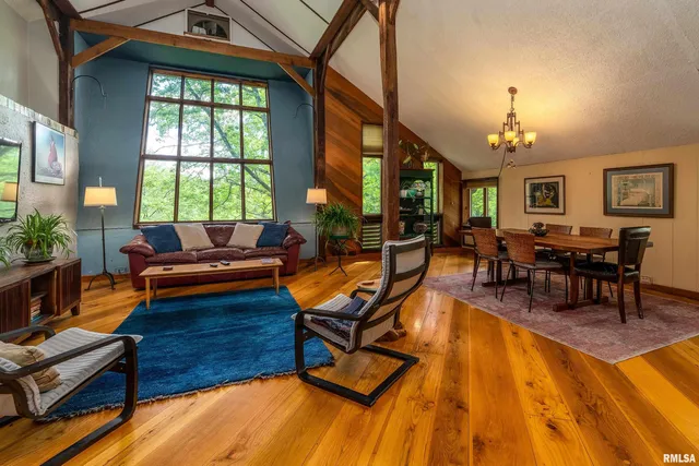 $725,000 | 310 Cross Creek Lane, Cobden, IL 62920