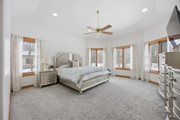 $979,000 | 106 50th Avenue East, West Fargo, ND 58078