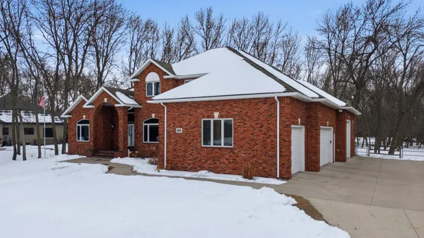 $979,000 | 106 50th Avenue East, West Fargo, ND 58078