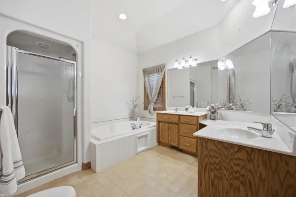 $979,000 | 106 50th Avenue East, West Fargo, ND 58078