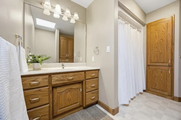 $979,000 | 106 50th Avenue East, West Fargo, ND 58078