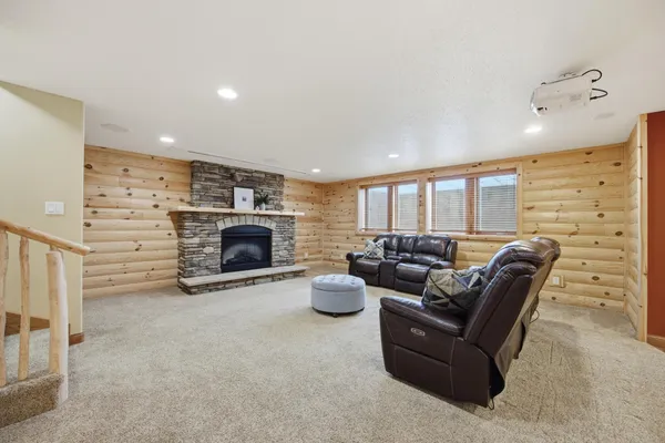 $979,000 | 106 50th Avenue East, West Fargo, ND 58078