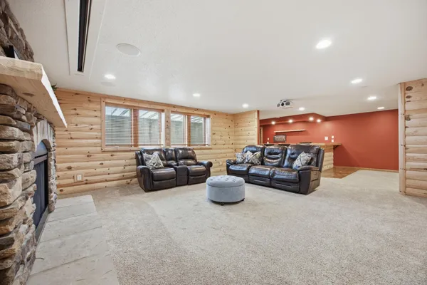 $979,000 | 106 50th Avenue East, West Fargo, ND 58078