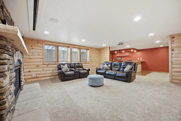 $979,000 | 106 50th Avenue East, West Fargo, ND 58078
