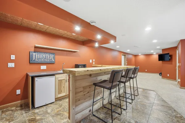 $979,000 | 106 50th Avenue East, West Fargo, ND 58078