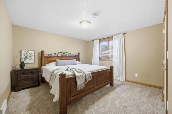 $979,000 | 106 50th Avenue East, West Fargo, ND 58078