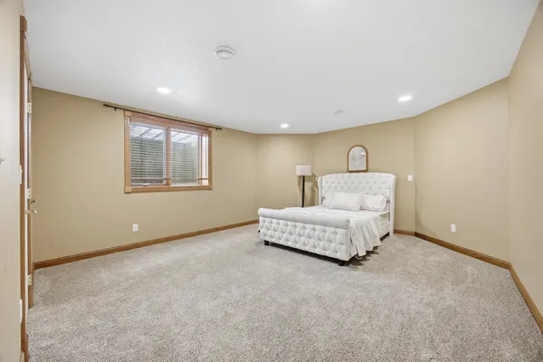 $979,000 | 106 50th Avenue East, West Fargo, ND 58078