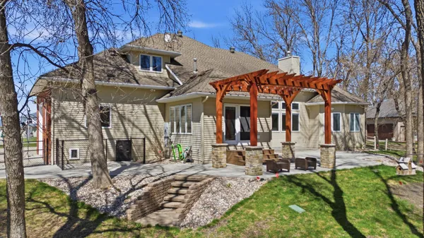$979,000 | 106 50th Avenue East, West Fargo, ND 58078