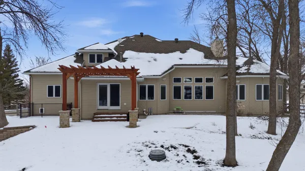 $979,000 | 106 50th Avenue East, West Fargo, ND 58078