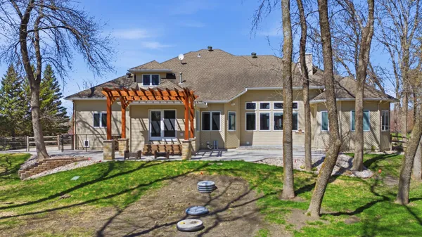 $979,000 | 106 50th Avenue East, West Fargo, ND 58078