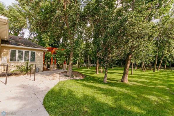 $979,000 | 106 50th Avenue East, West Fargo, ND 58078