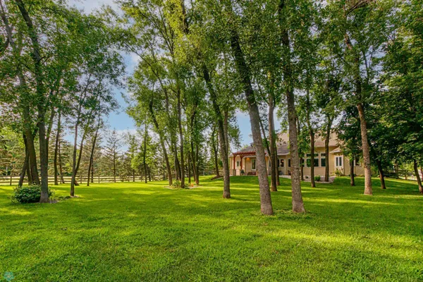 $979,000 | 106 50th Avenue East, West Fargo, ND 58078