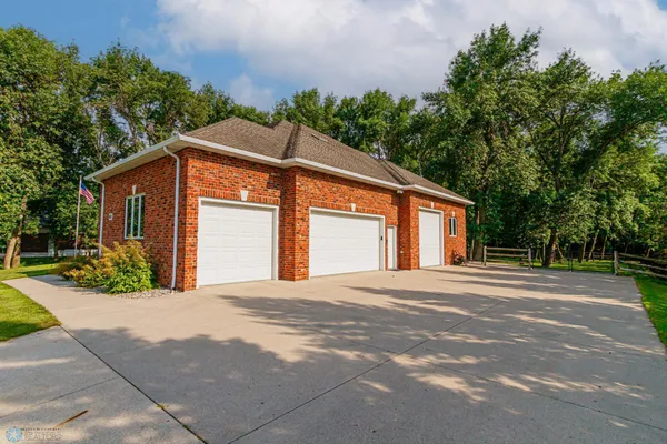 $979,000 | 106 50th Avenue East, West Fargo, ND 58078