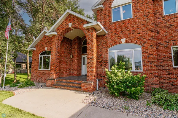 $979,000 | 106 50th Avenue East, West Fargo, ND 58078