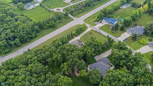 $979,000 | 106 50th Avenue East, West Fargo, ND 58078