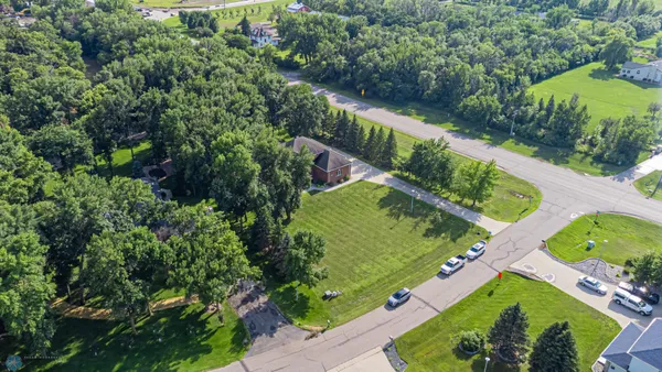 $979,000 | 106 50th Avenue East, West Fargo, ND 58078