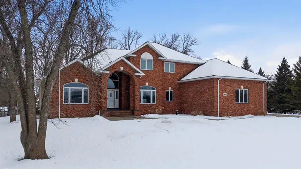 $979,000 | 106 50th Avenue East, West Fargo, ND 58078
