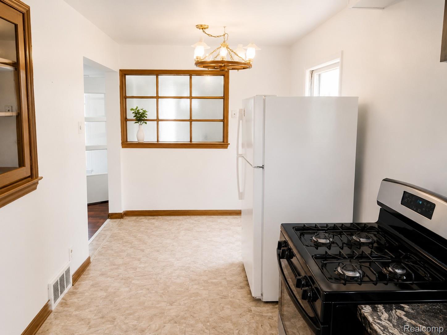 6639 Miller Road Dearborn, MI 48126 - Photo 12 of 21 Kitchen ( appliances stay ) Stove is new