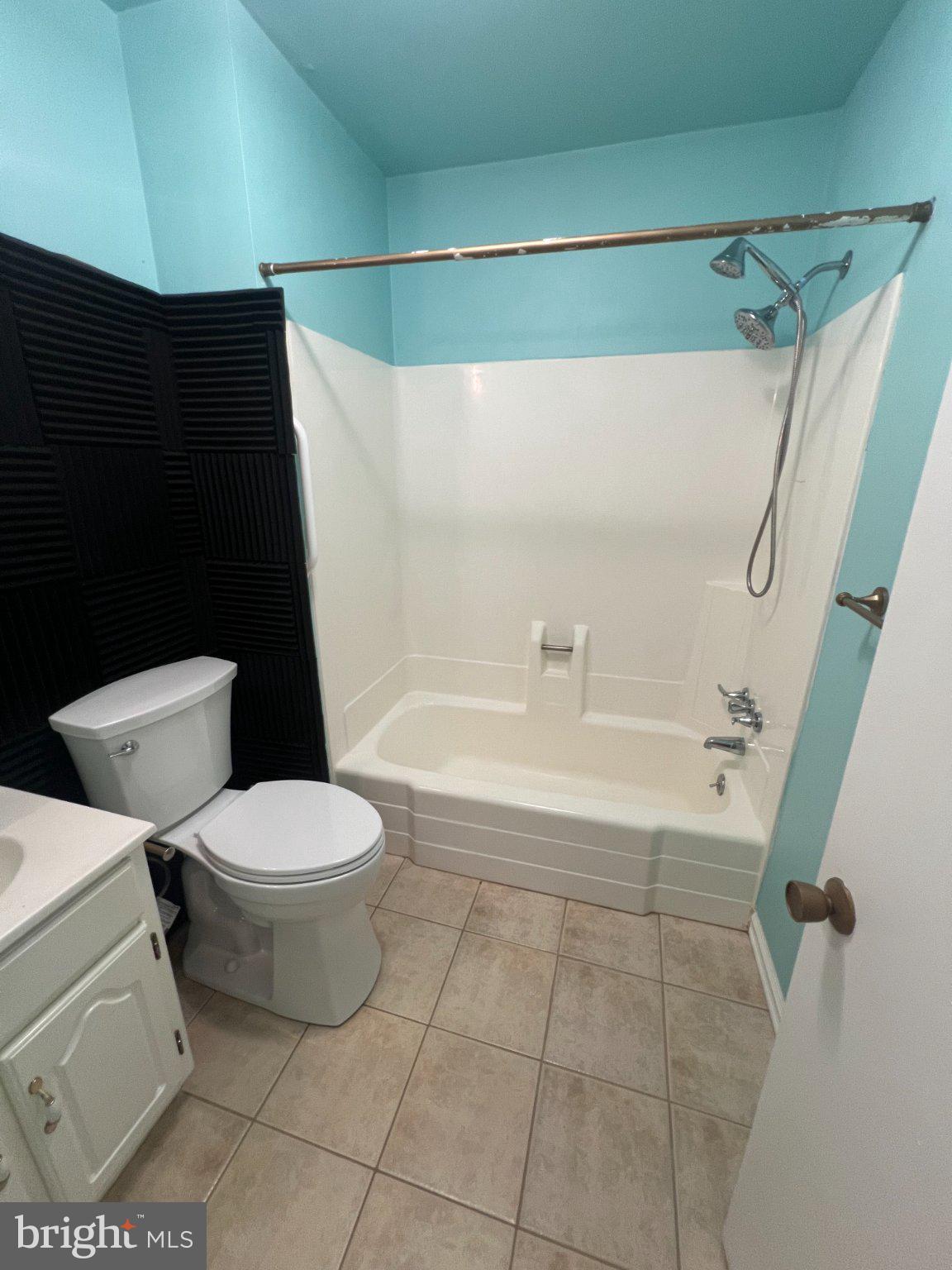 2904 State Hill Road, Unit F9 Reading, PA 19610 - Photo 20 of 30 Bright and modern bathroom retreat.