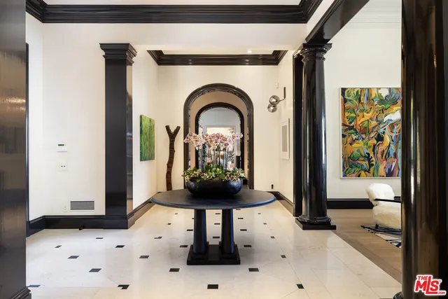 a view of entryway with a tub and a garden view
