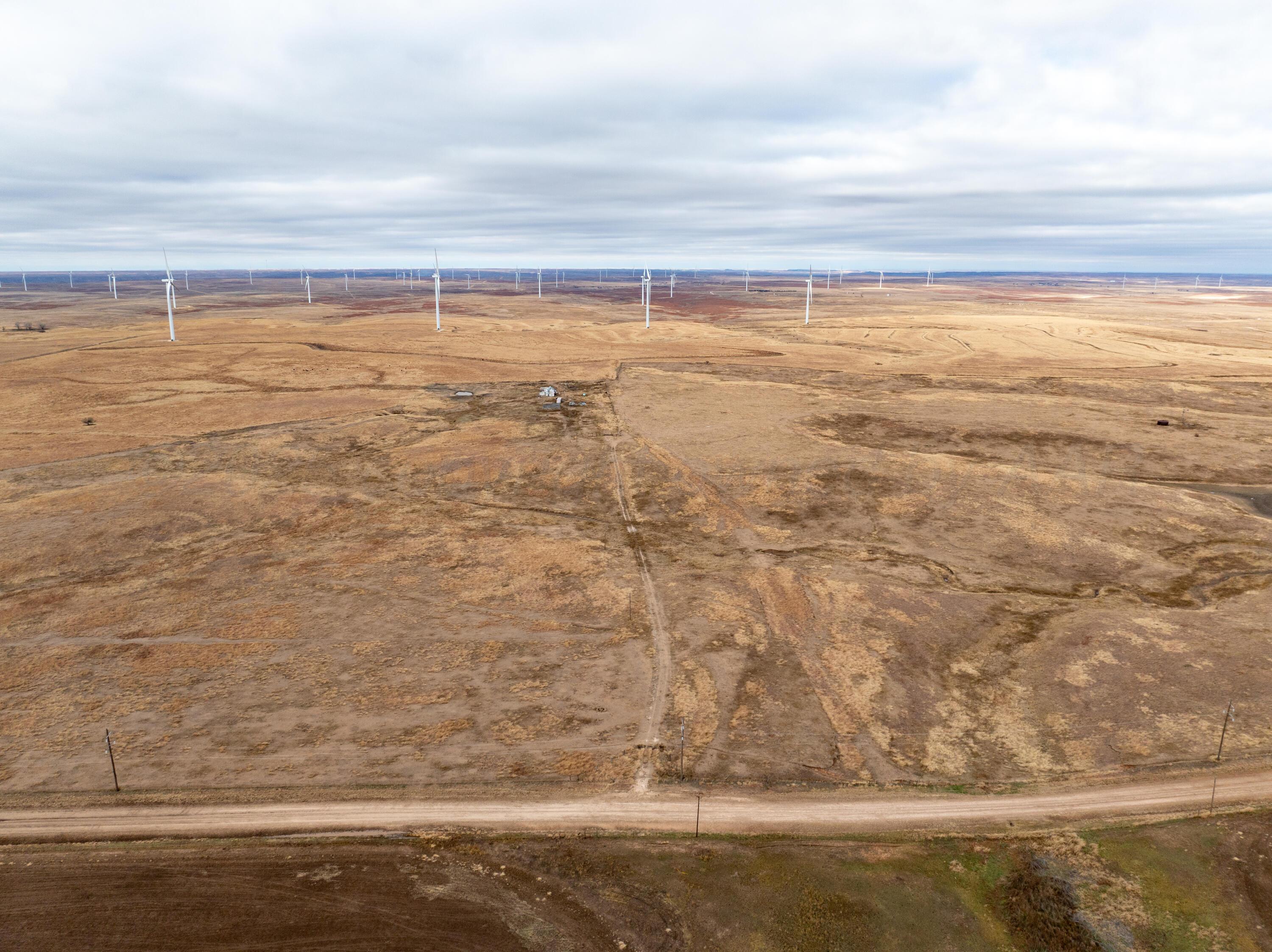 0 South Loop Road Miami, TX 79059 - Photo 5 of 33 a view of a bathtub in big room