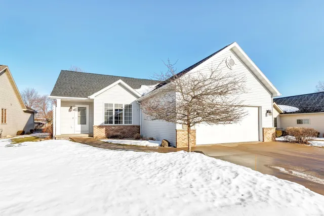 $399,900 | 5012 West Boxwood Lane, Appleton, WI 54913