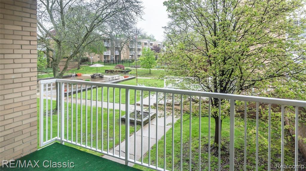 4905 Crooks Road, Unit B4 Royal Oak, MI 48073 - Photo 17 of 36