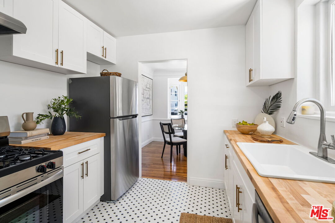 3340 Cardiff Avenue Los Angeles, CA 90034 - Photo 18 of 49 a kitchen with stainless steel appliances a stove a sink and a refrigerator