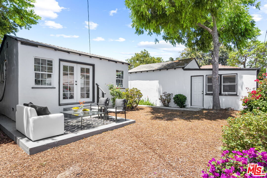 3340 Cardiff Avenue Los Angeles, CA 90034 - Photo 43 of 49 a view of a house with backyard and sitting area