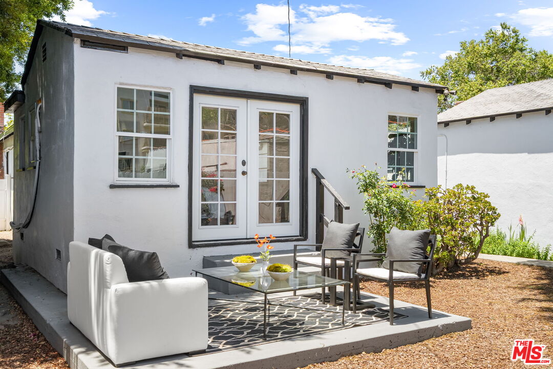3340 Cardiff Avenue Los Angeles, CA 90034 - Photo 44 of 49 a view of a house with patio