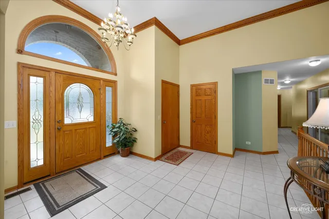 a view of entryway with livingroom