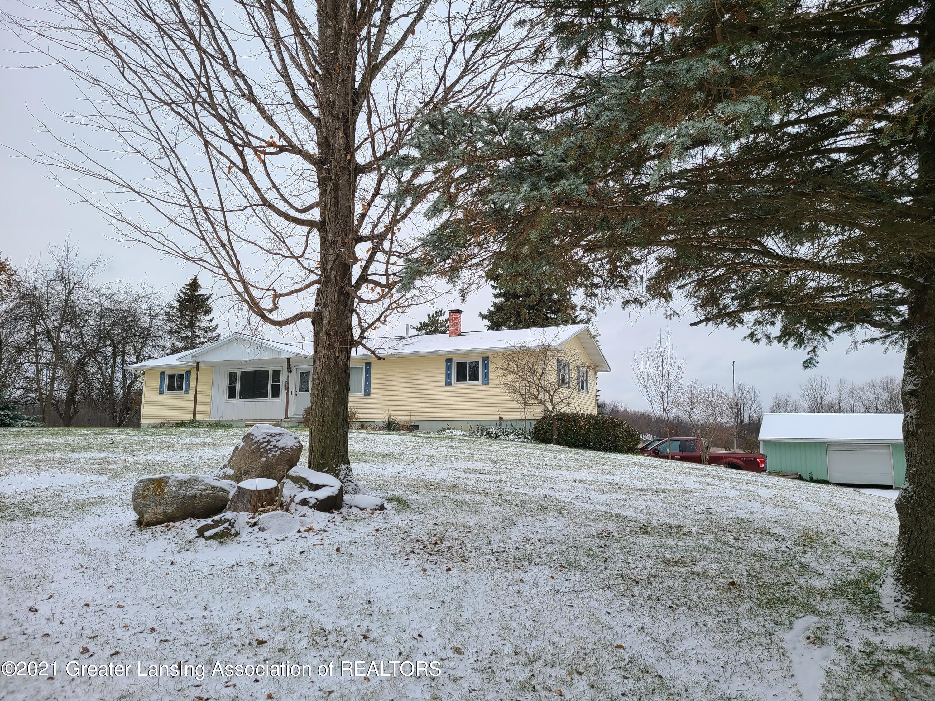 530 South Stine Road Charlotte, MI 48813 - Photo 1 of 27 20211127_131757