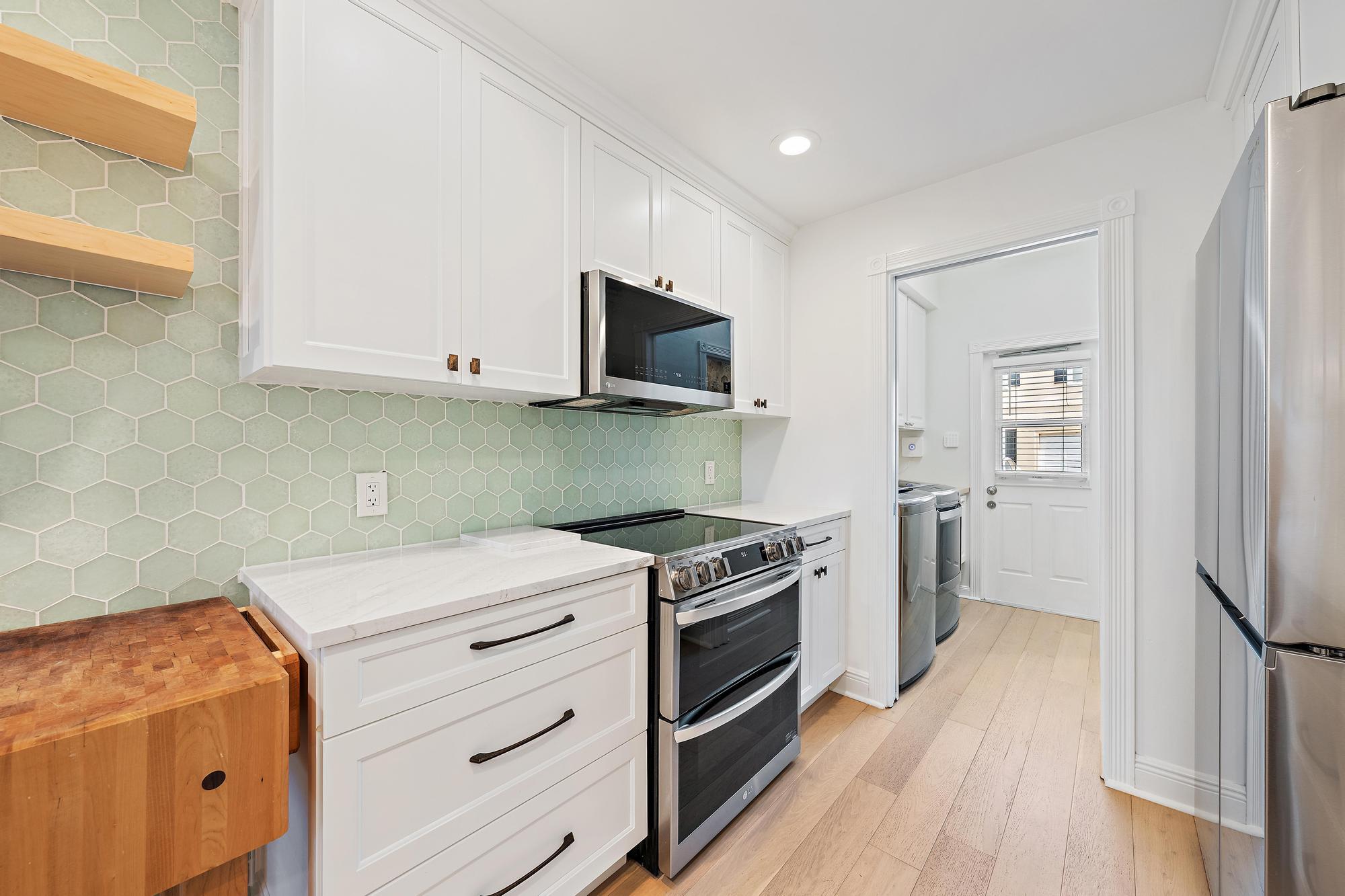 136 Ashley Court Jupiter, FL 33458 - Photo 8 of 26 a kitchen with a stove and a microwave