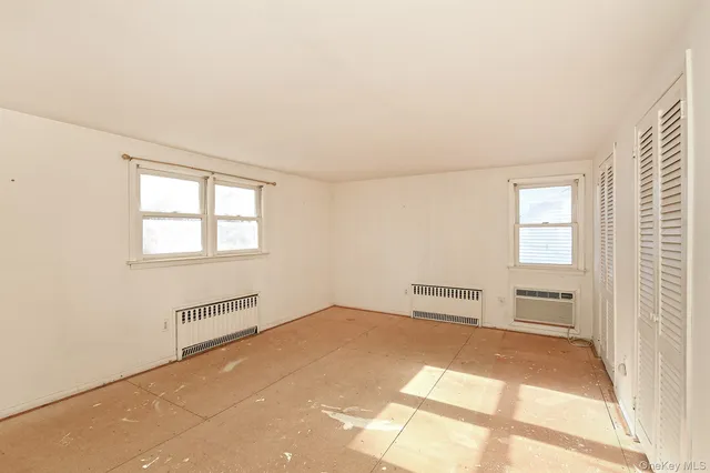 $559,000 | 32 Horton Drive, Huntington, NY 11746