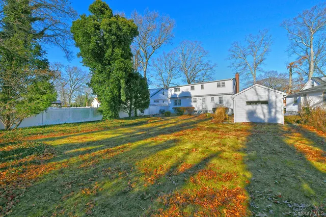 $559,000 | 32 Horton Drive, Huntington, NY 11746