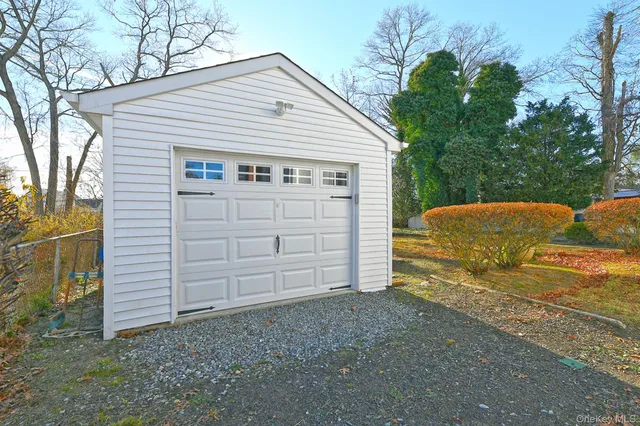 $559,000 | 32 Horton Drive, Huntington, NY 11746