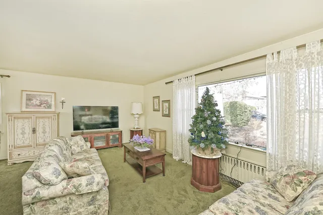 $559,000 | 32 Horton Drive, Huntington, NY 11746