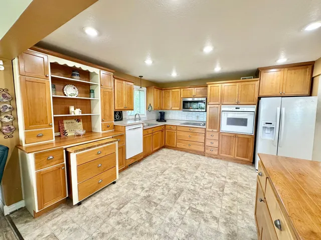 $530,000 | 7443 Walleye Lane Southwest, Alexandria, MN 56308