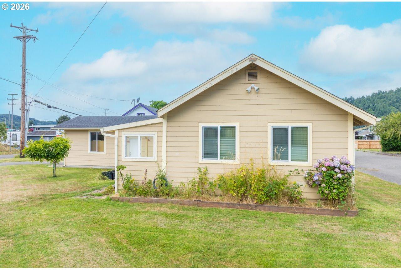 724 Laurel Avenue Reedsport, OR 97467 - Photo 3 of 26 Gallery Image 3