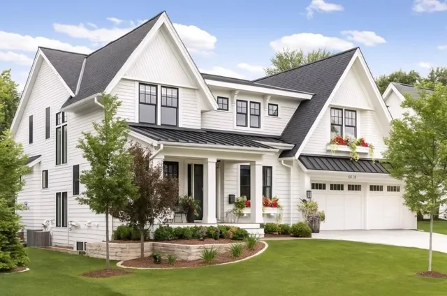 $2,075,000 | 601 Fox Hill Drive, Chanhassen, MN 55317